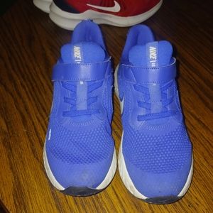 Boys nike tennis shoes
